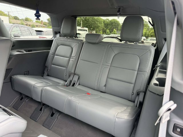 Used 2018 Lincoln Navigator Reserve w/ Technology Package AWD/4WD image 14