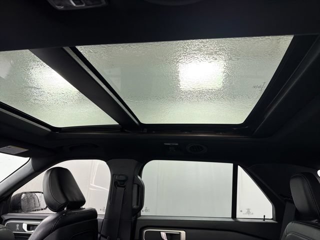 Used 2020 Ford Explorer XLT w/ Equipment Group 202A AWD/4WD image 26