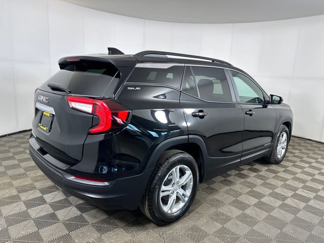 Used 2023 GMC Terrain SLE w/ Driver Convenience Package image 3