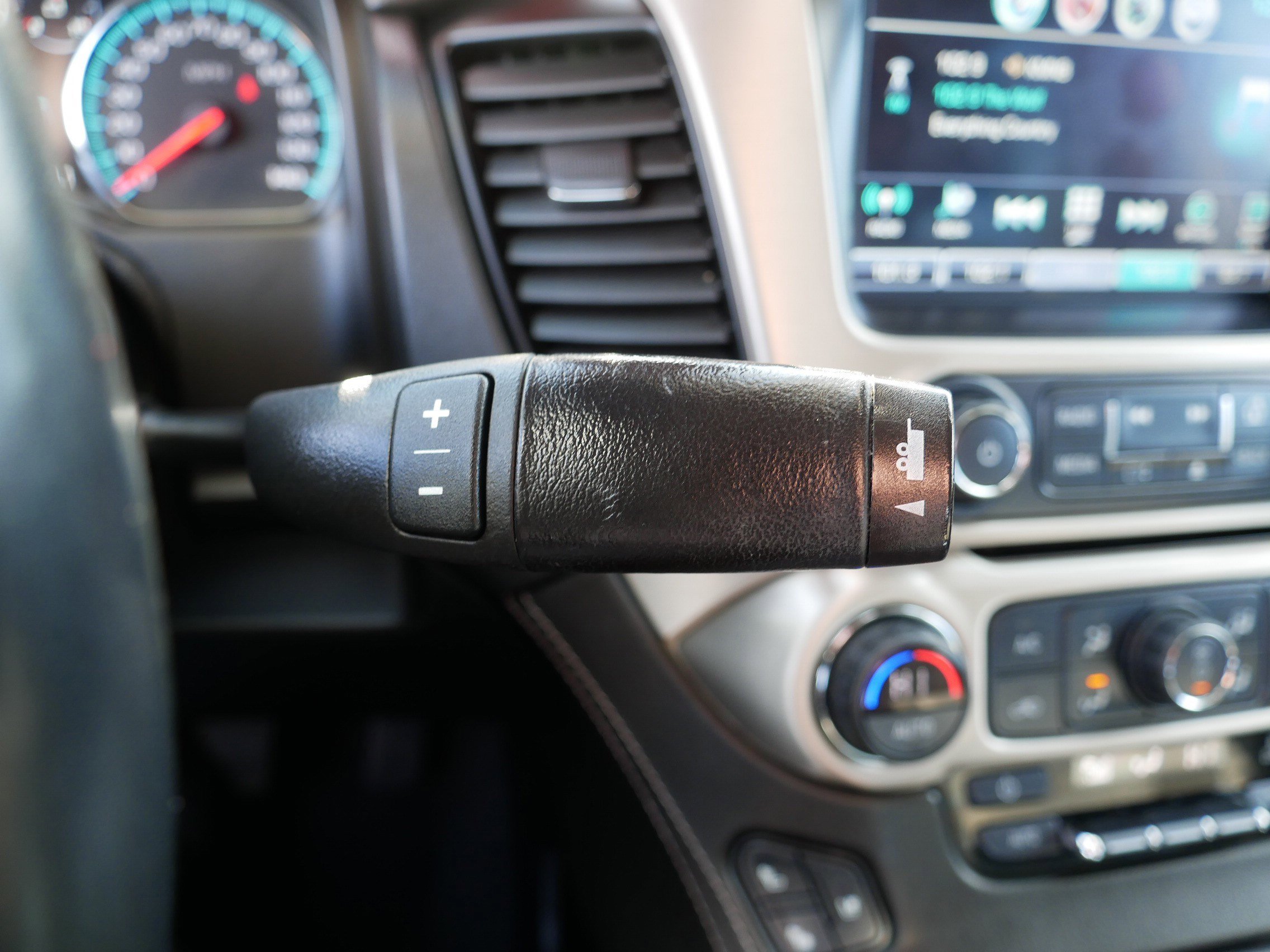 Used 2020 GMC Yukon Denali w/ Denali Premium Package image 24