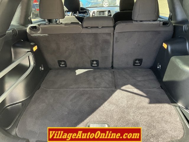 Used 2017 Jeep Cherokee Sport w/ Cold Weather Group FWD image 32