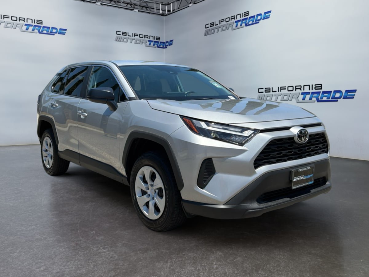 Used 2025 Toyota RAV4 LE FWD image 3