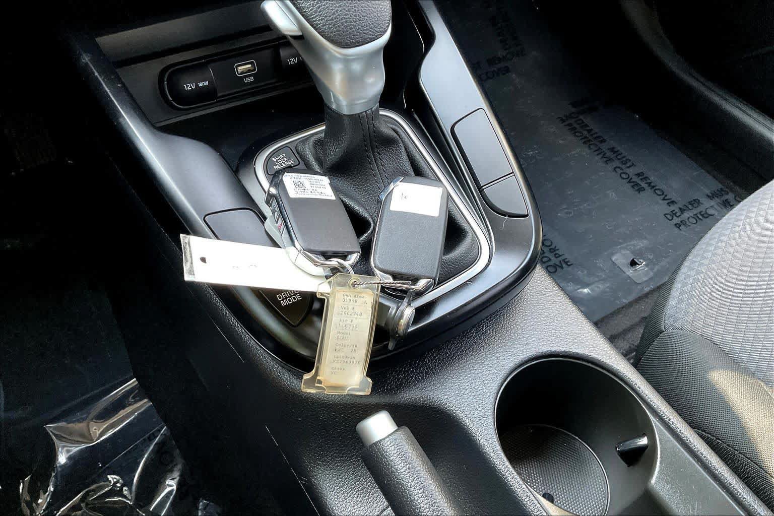 Used 2025 Kia Soul LX w/ LX Technology Package FWD image 14