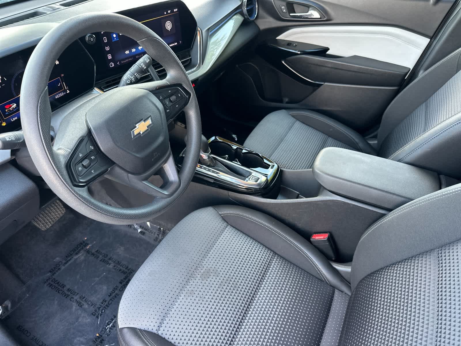 Used 2025 Chevrolet Trax LT FWD image 12
