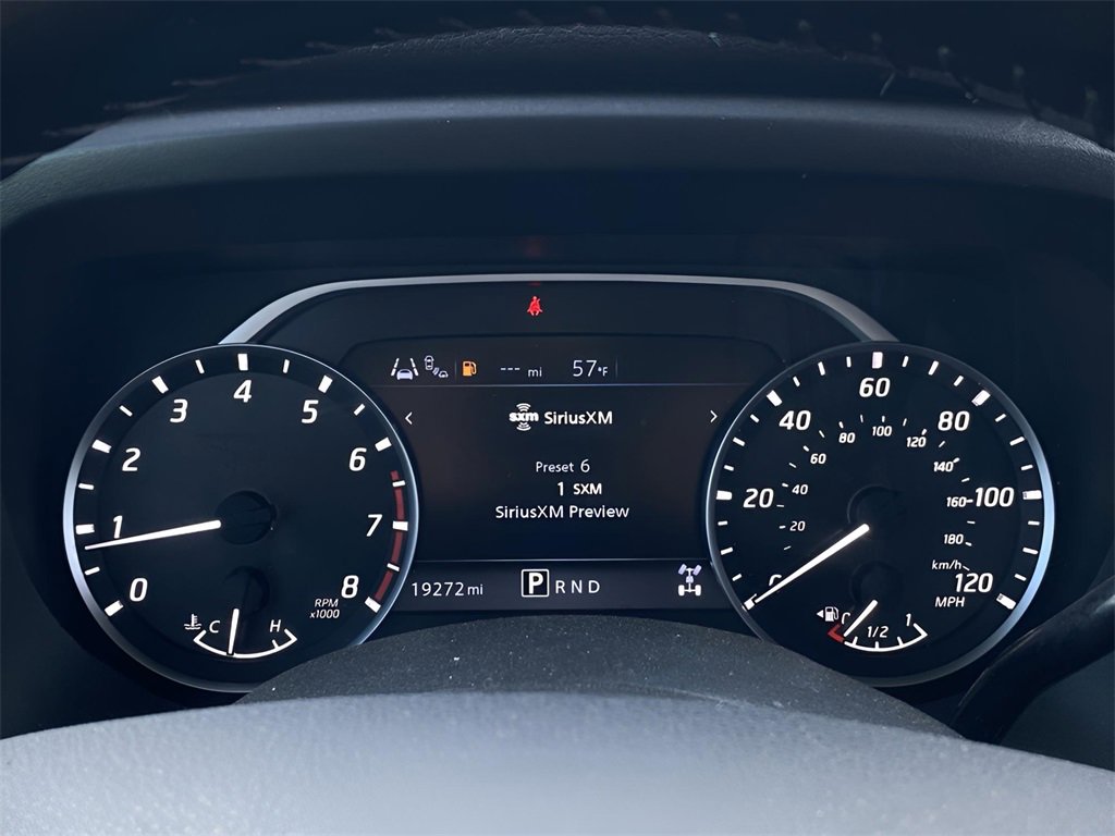 Used 2024 Nissan Titan SV image 10