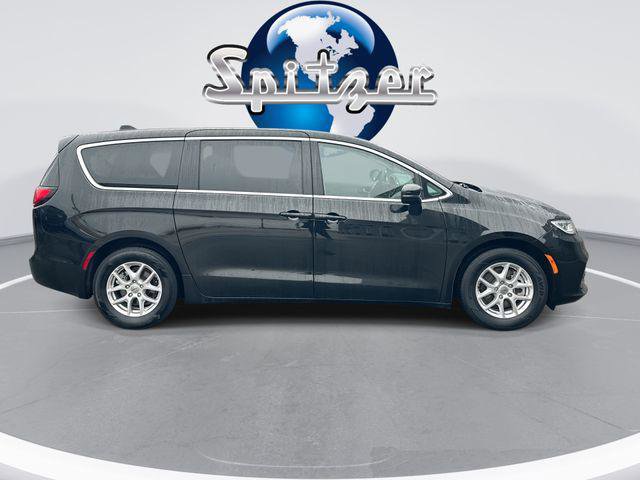 Certified 2024 Chrysler Pacifica Touring-L image 10