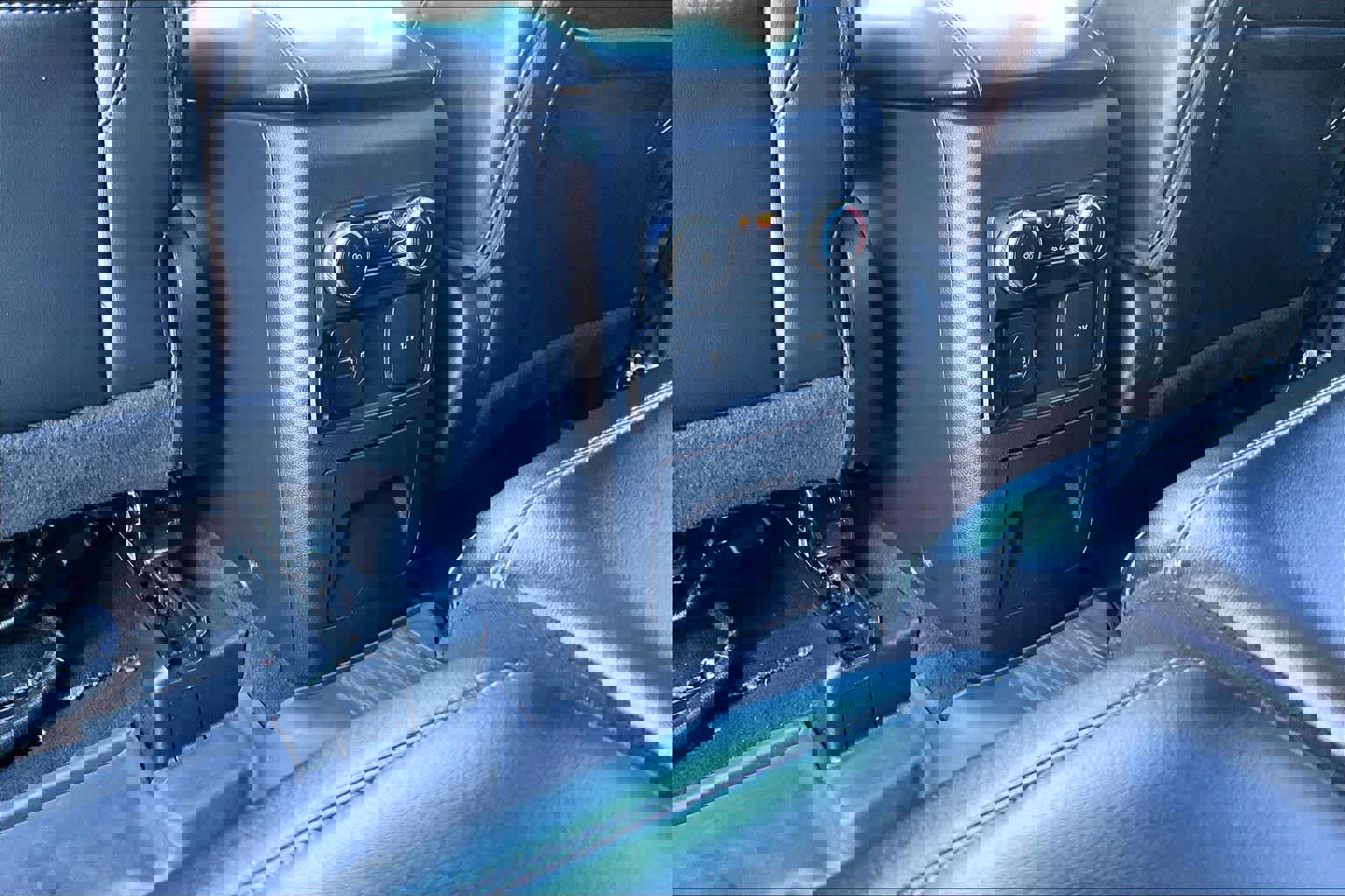 Used 2022 Ford Explorer XLT w/ Equipment Group 202A image 36