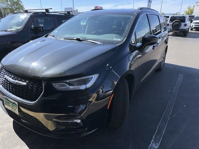 Used 2021 Chrysler Pacifica Touring w/ Cold Weather Group FWD video 1