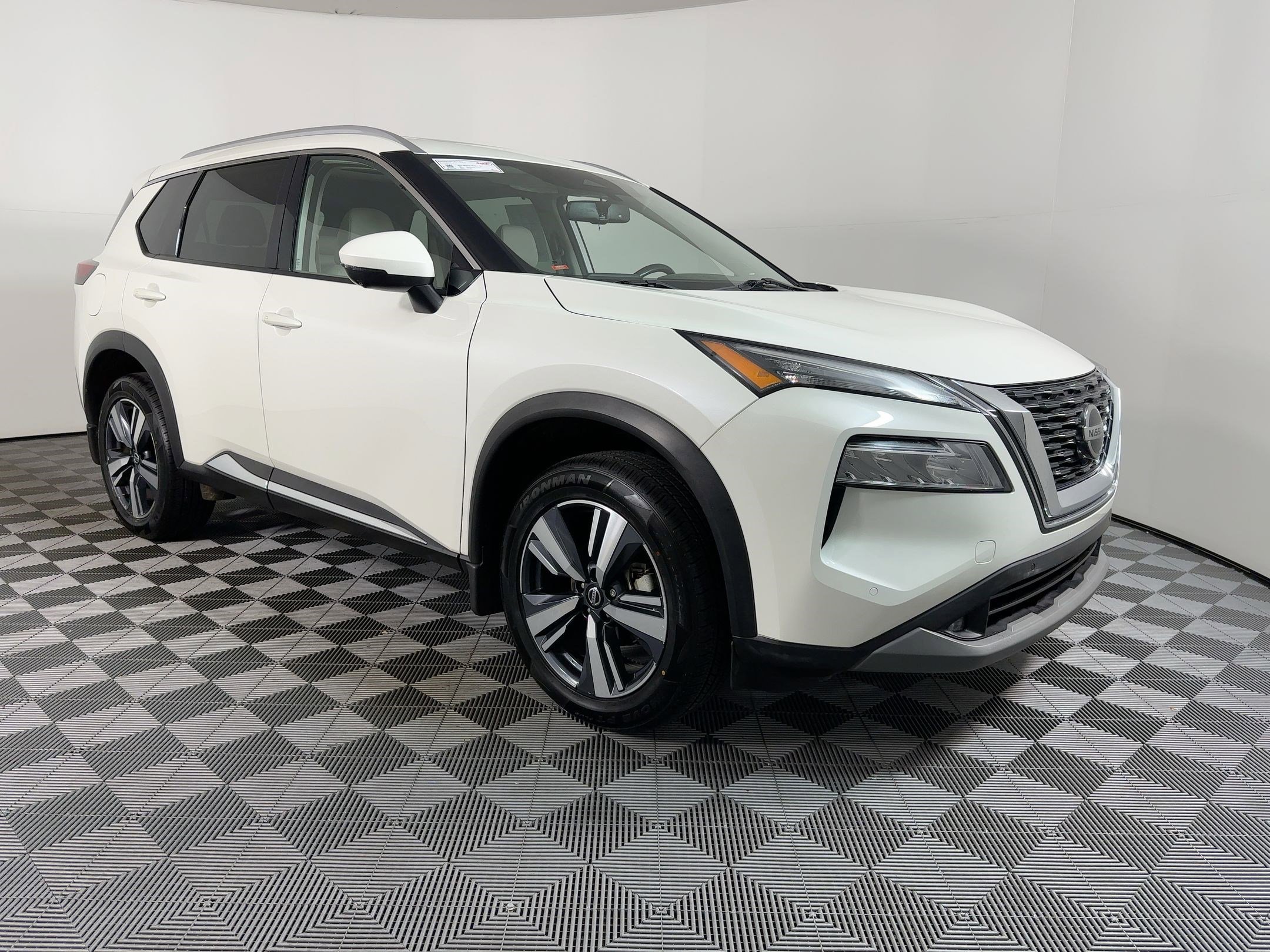 Used 2021 Nissan Rogue SL w/ Premium Package image 5