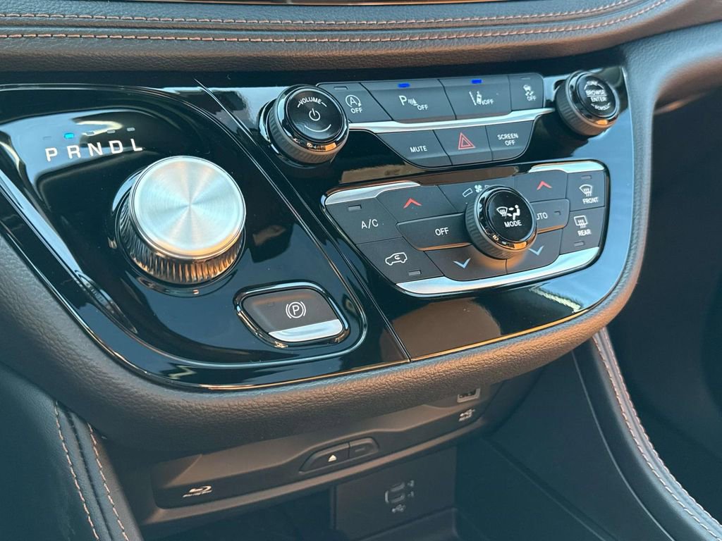 New 2026 Chrysler Pacifica Pinnacle FWD image 23