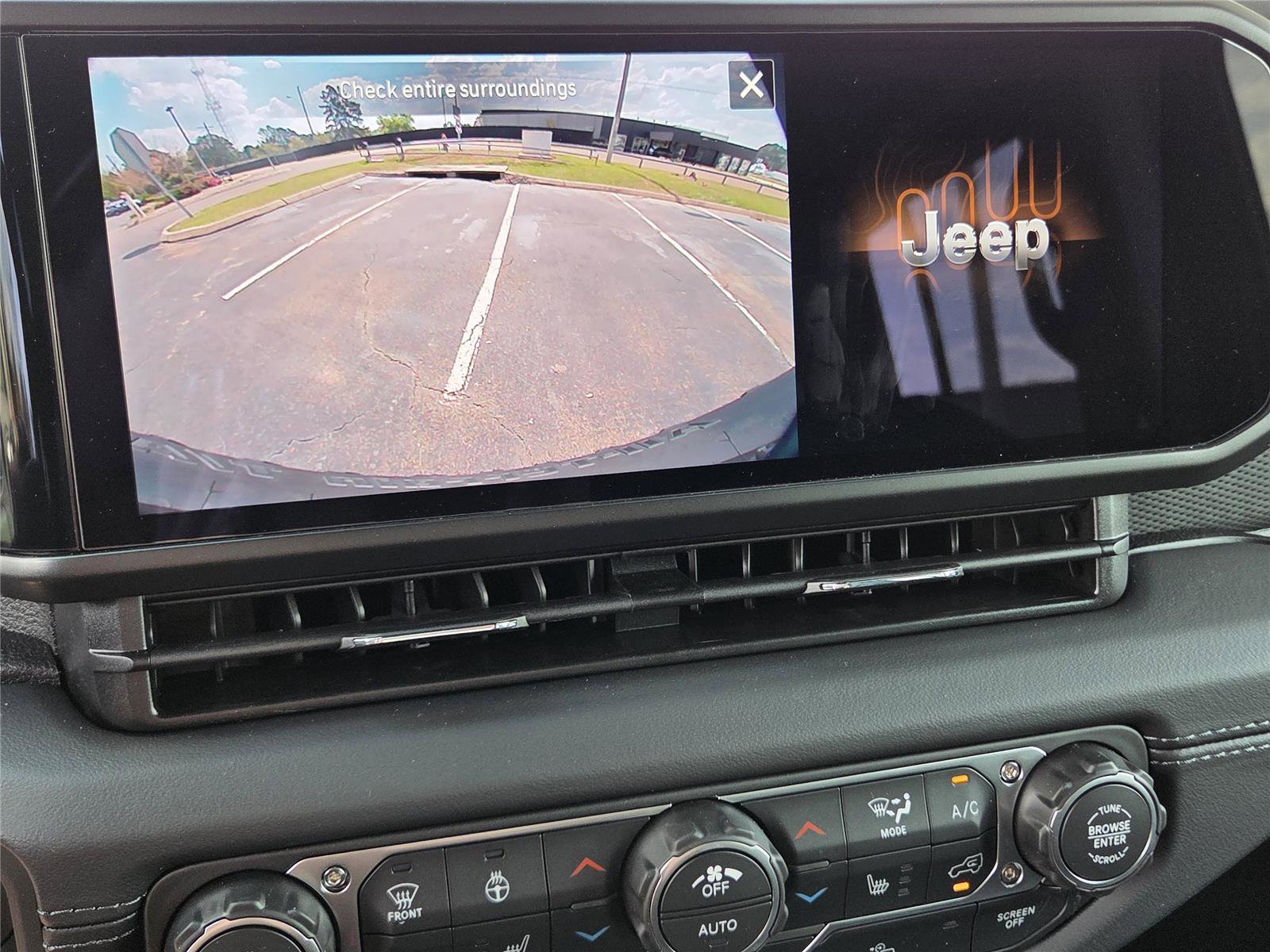 New 2026 Jeep Wrangler Unlimited Rubicon w/ Xtreme 35 Tire Package image 13