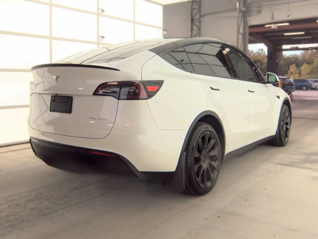 Used 2023 Tesla Model Y Long Range AWD/4WD image 4