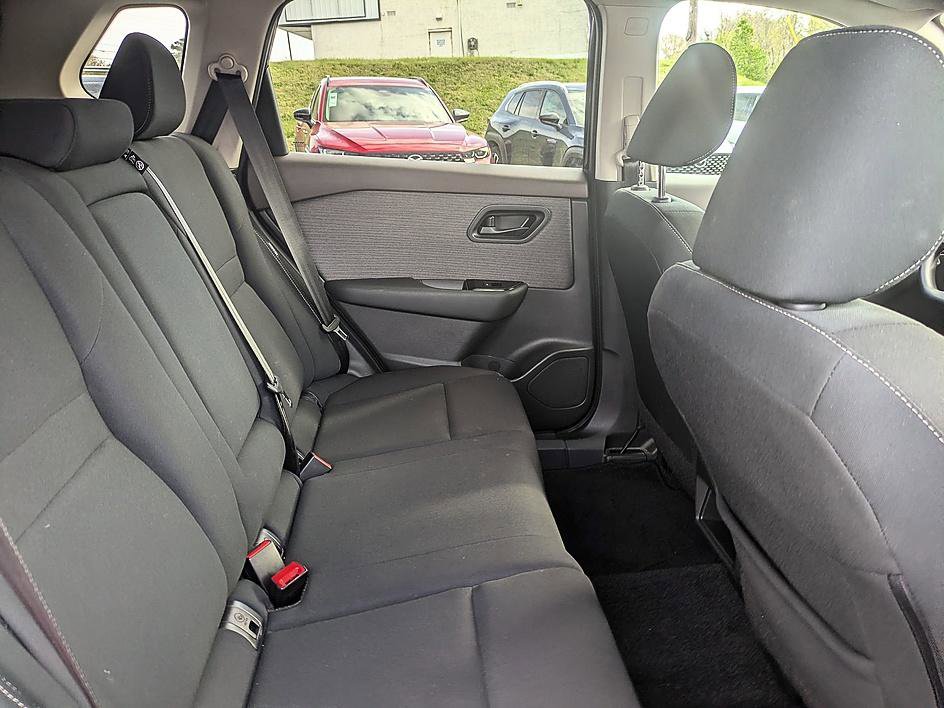 Used 2023 Nissan Rogue S image 29