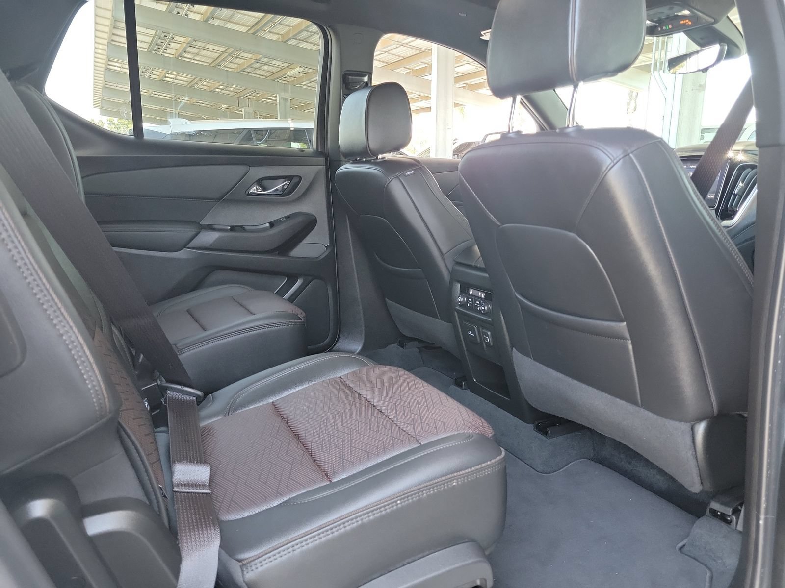 Used 2023 Chevrolet Traverse High Country FWD image 25