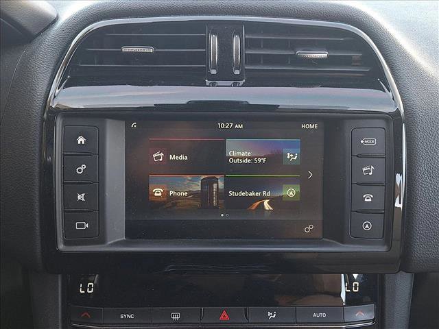 Used 2017 Jaguar F-PACE image 10