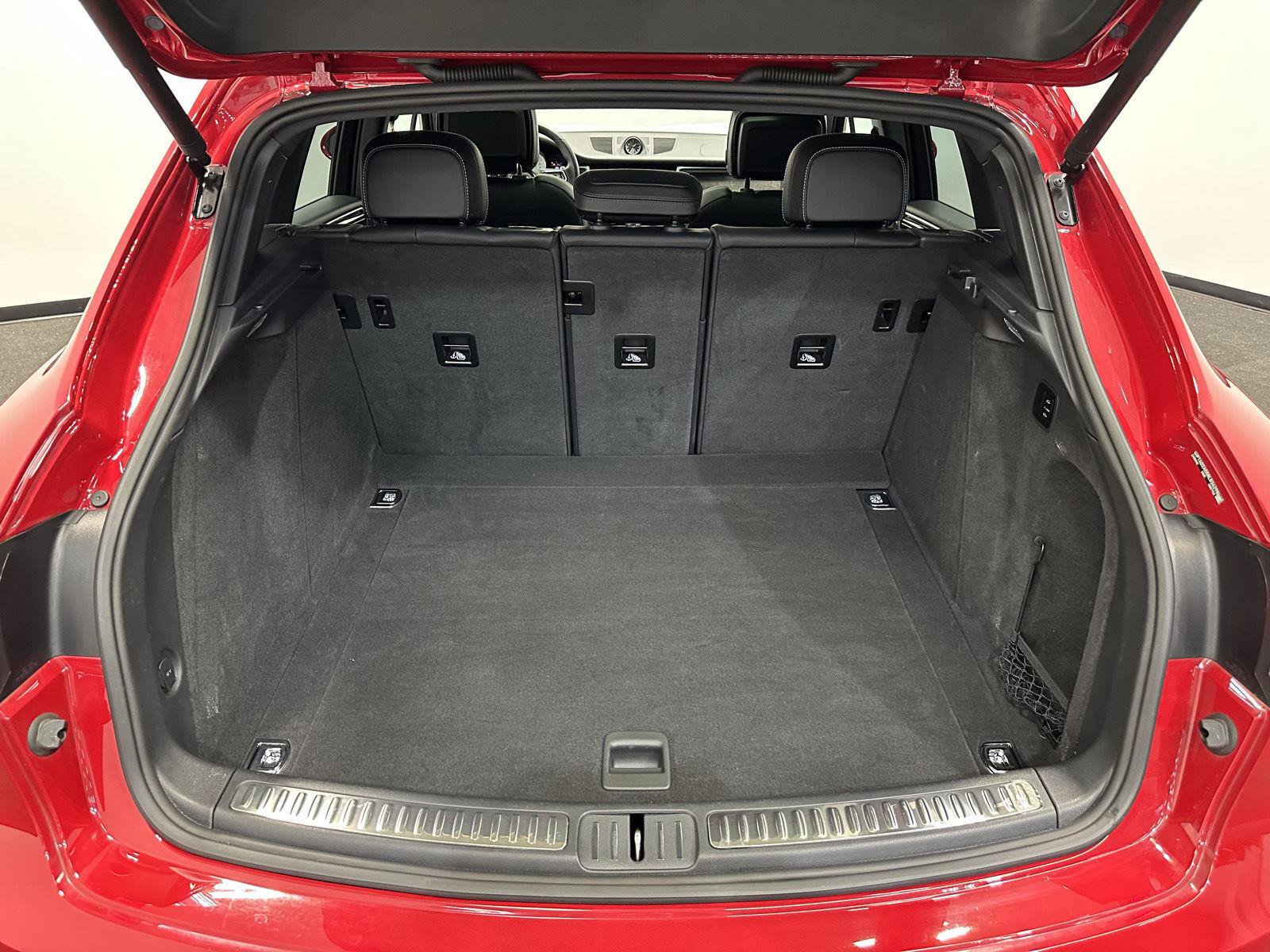 Used 2024 Porsche Macan S AWD/4WD image 33