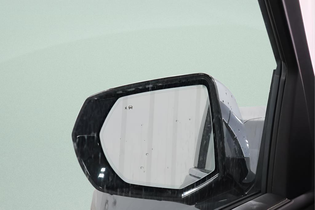 Used 2021 Chevrolet Suburban Premier AWD/4WD image 24