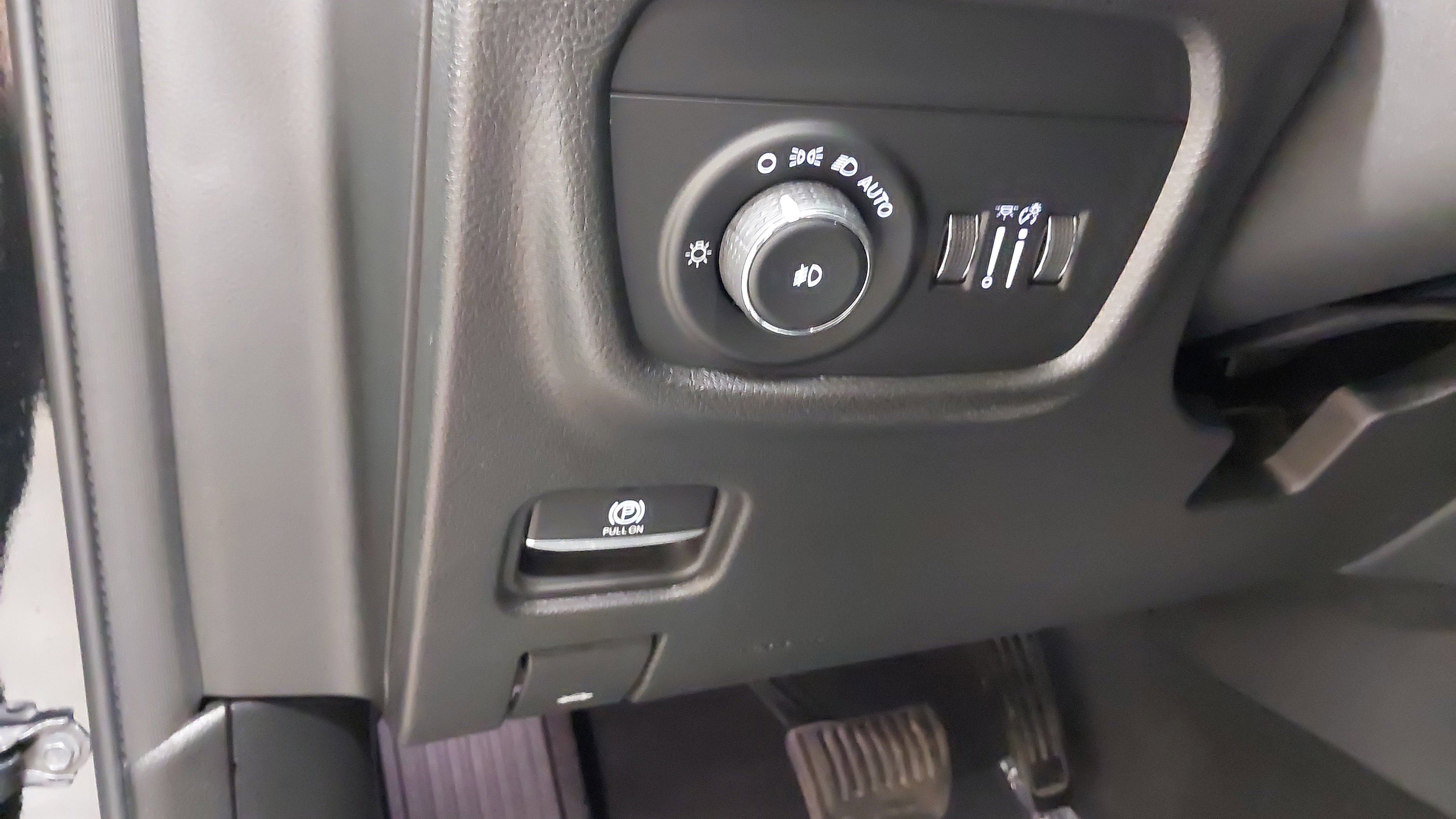 Used 2022 Jeep Grand Cherokee L Limited w/ Black Appearance Package AWD/4WD image 31