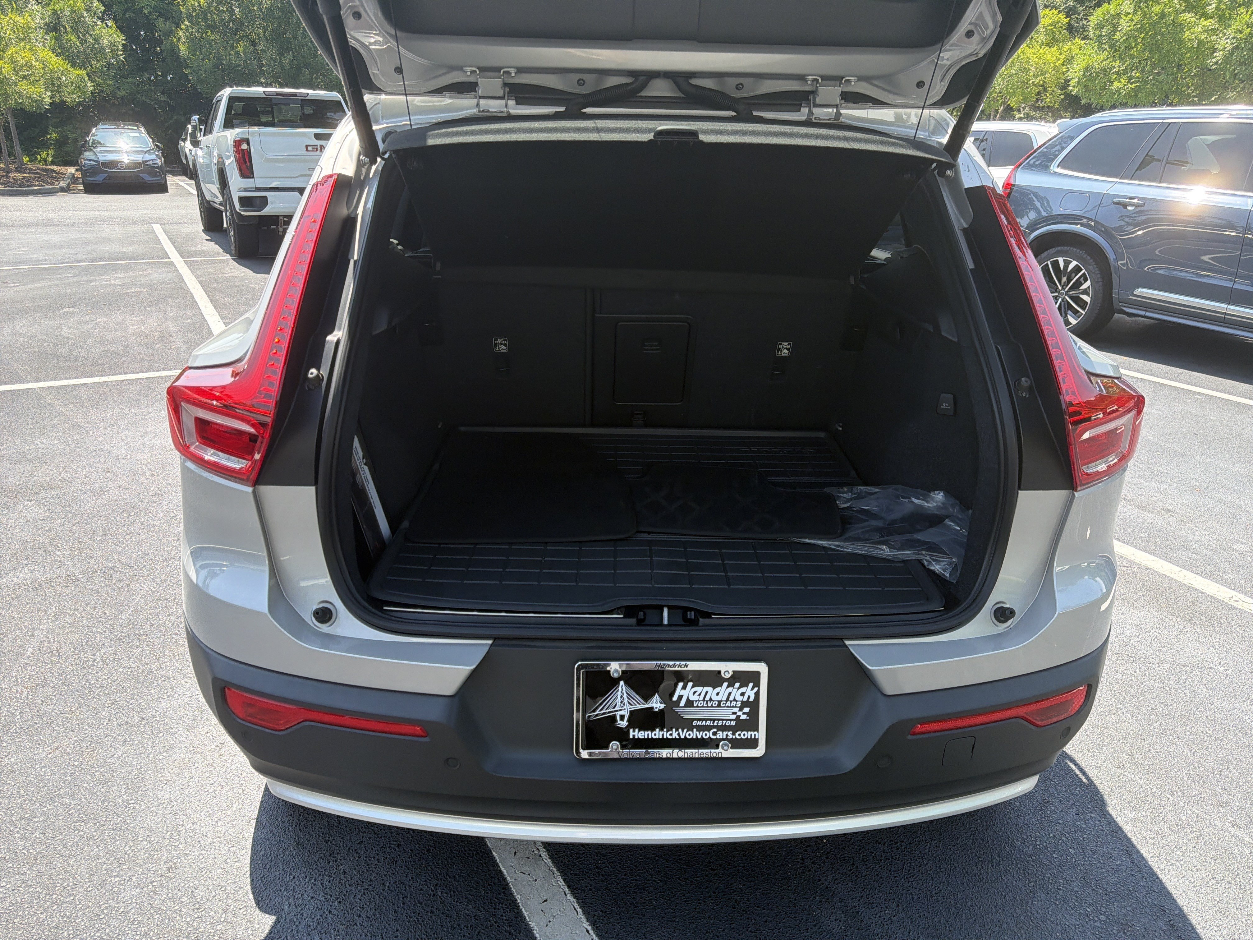 Certified 2023 Volvo XC40 B5 Ultimate w/ Protection Package Premier AWD/4WD image 34