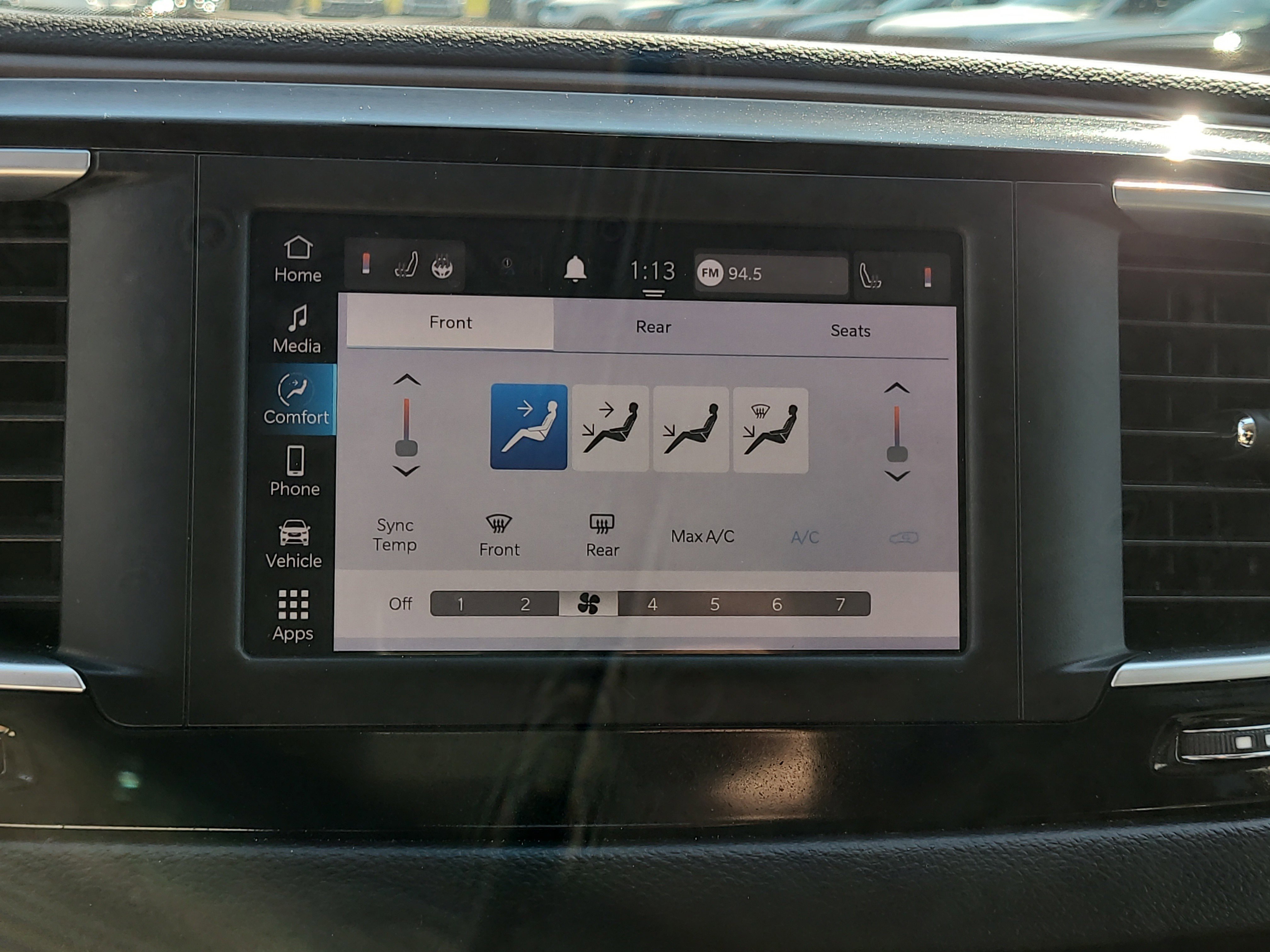 Used 2022 Chrysler Voyager LX image 24