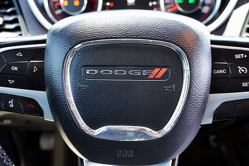 Used 2015 Dodge Challenger R/T Scat Pack w/ Scat Pack Appearance Package RWD image 33