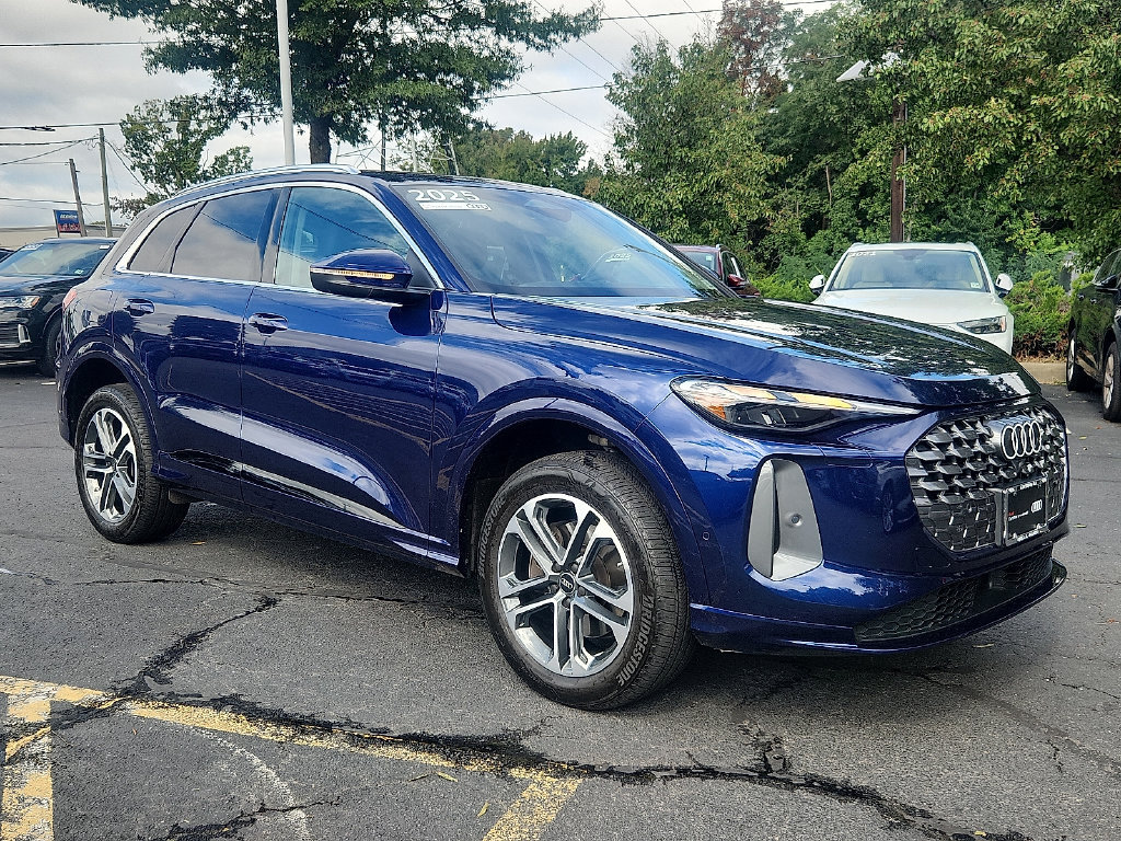 Certified 2025 Audi Q5 Premium w/ Convenience Package AWD/4WD image 2