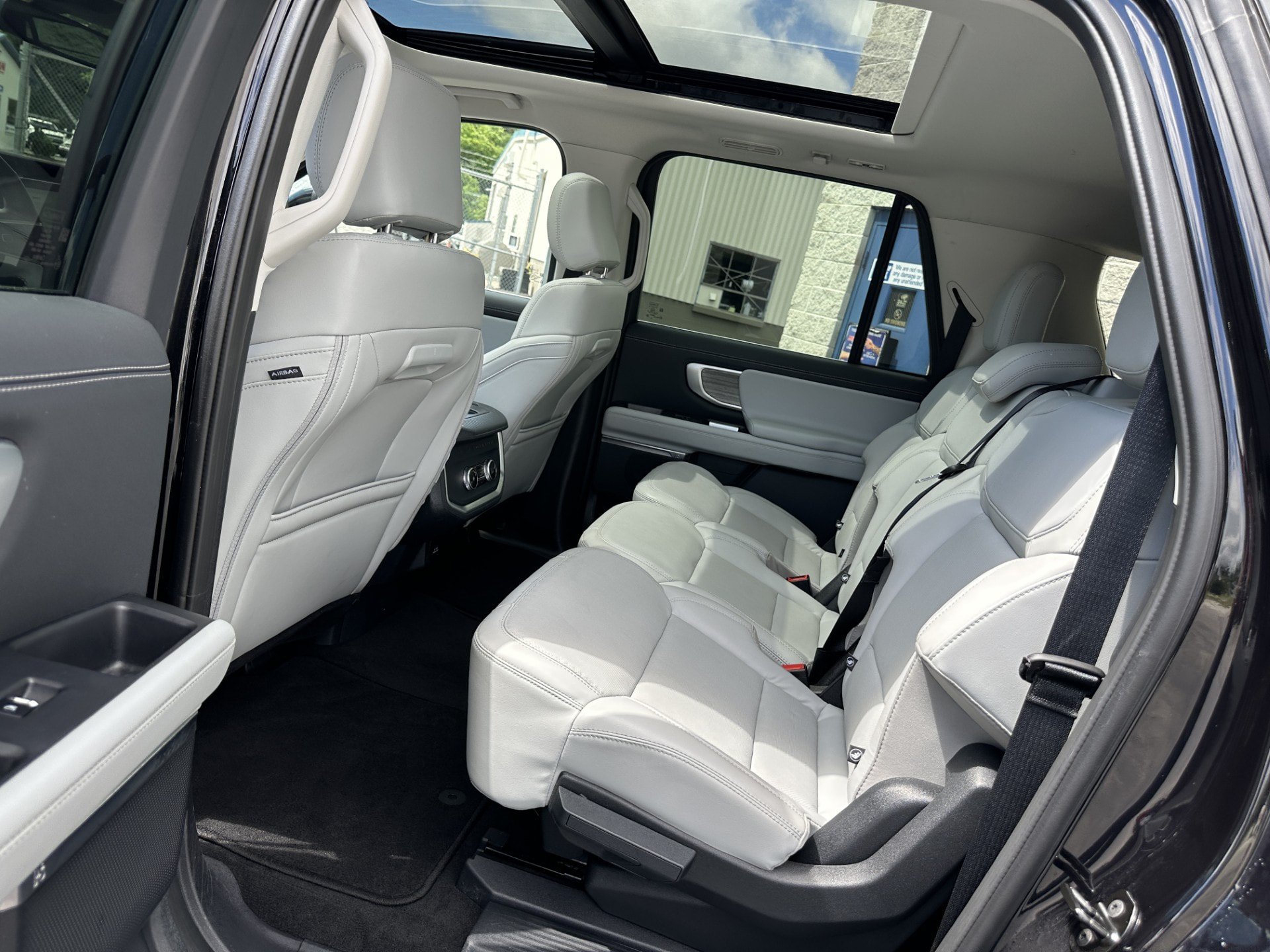 Used 2025 Ford Expedition Max Platinum AWD/4WD image 10