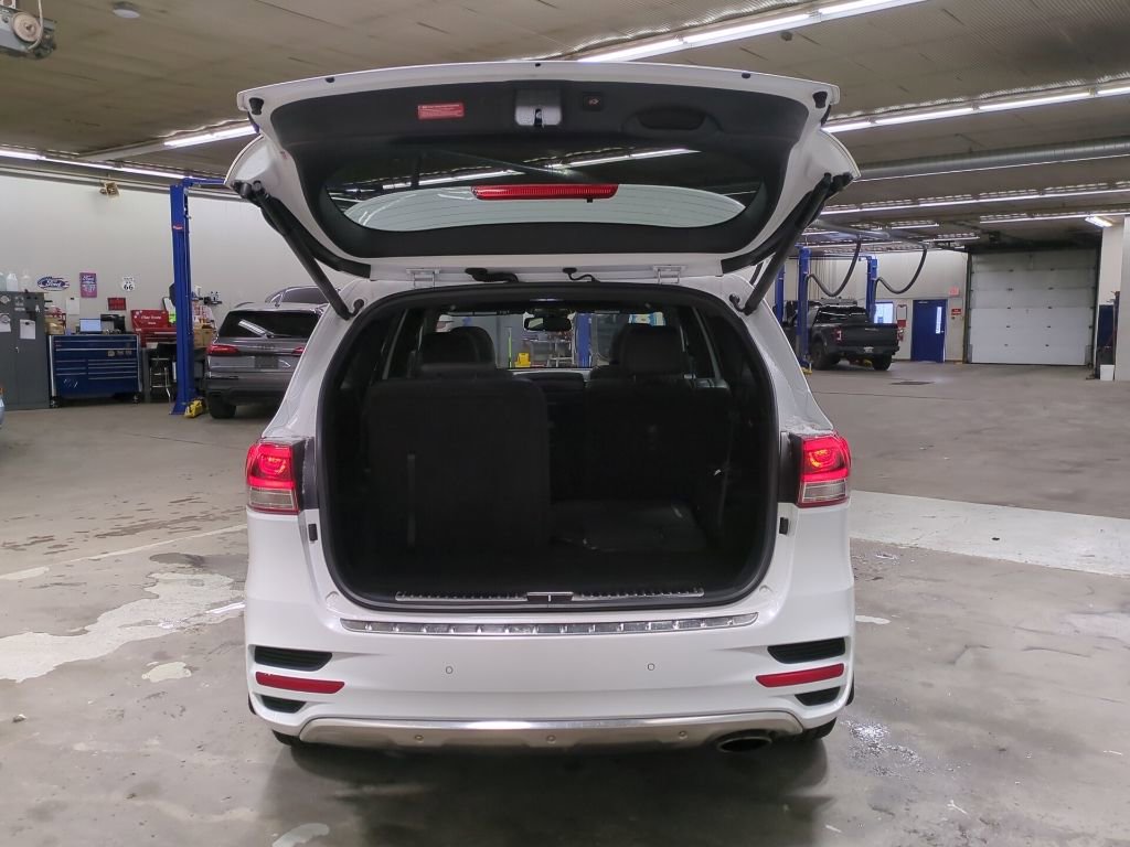 Used 2018 Kia Sorento SX image 11