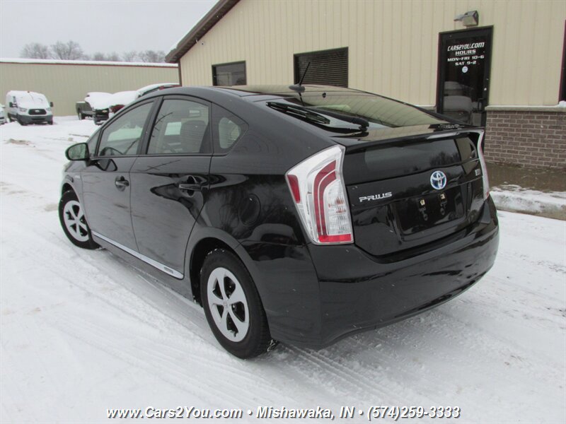 Used 2015 Toyota Prius Five FWD image 4