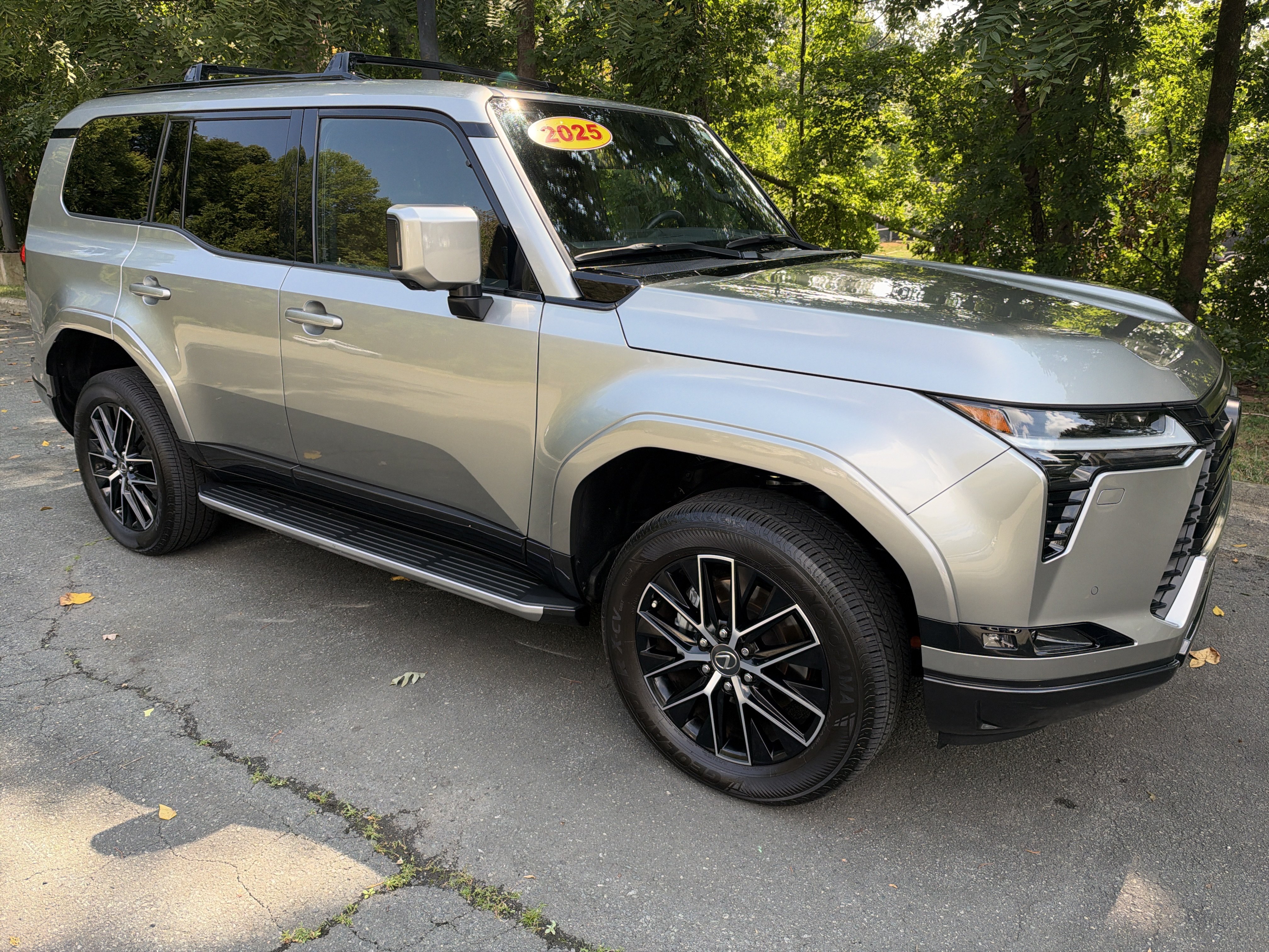 Used 2025 Lexus GX 550 w/ Accessory Package (2T) AWD/4WD image 3