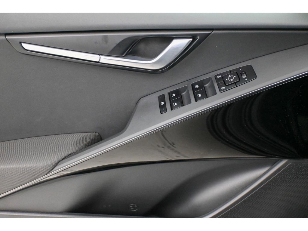 Certified 2025 Kia Niro Wind w/ Wind Preserve Package image 8