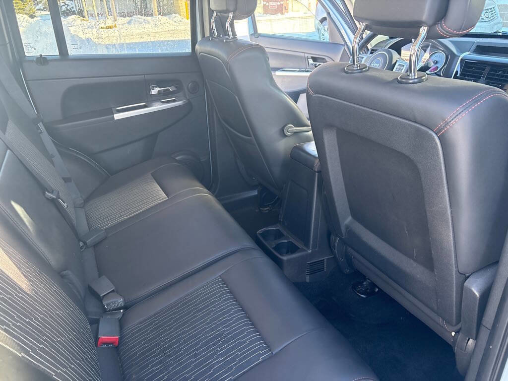 Used 2012 Jeep Liberty Arctic image 12