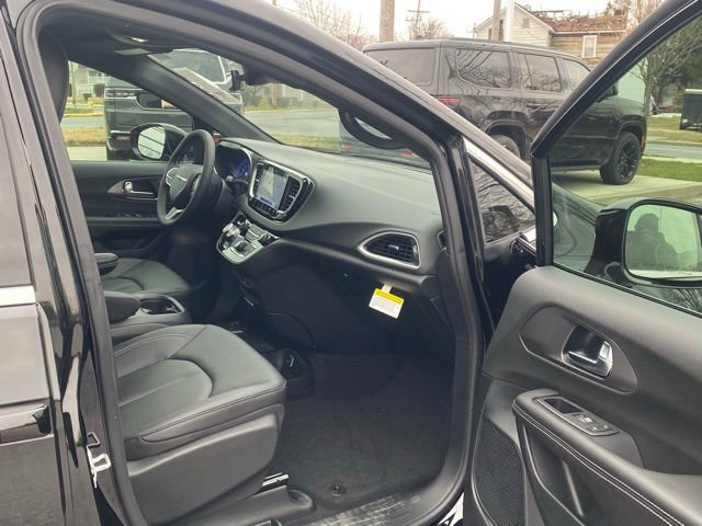 New 2026 Chrysler Voyager LX image 27