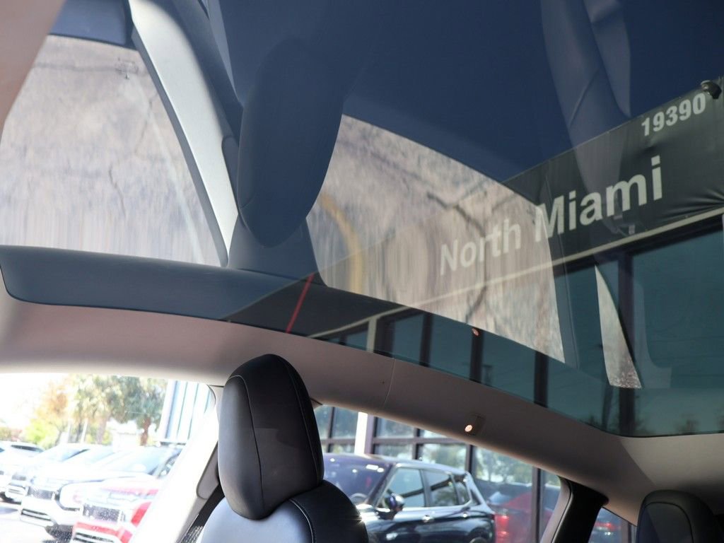 Used 2022 Tesla Model Y Long Range image 21