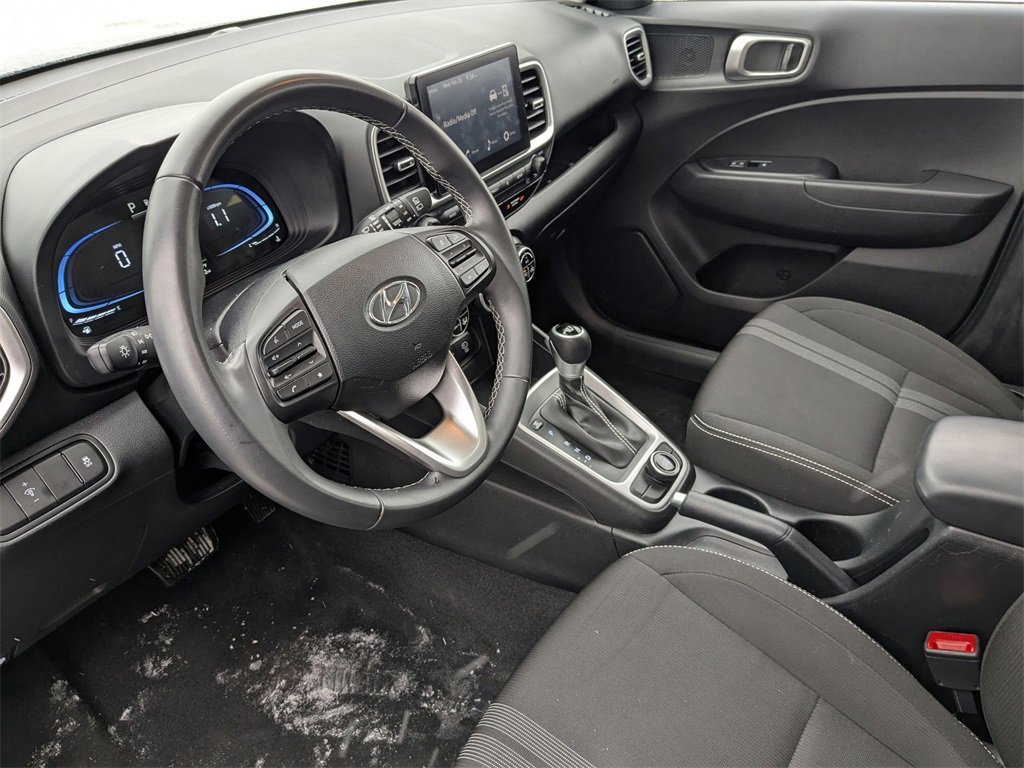 Used 2025 Hyundai Venue SEL image 16