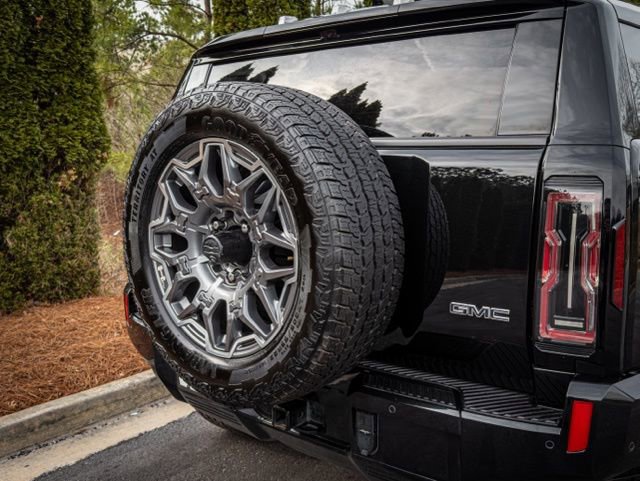 Used 2024 GMC Hummer EV 2X image 15