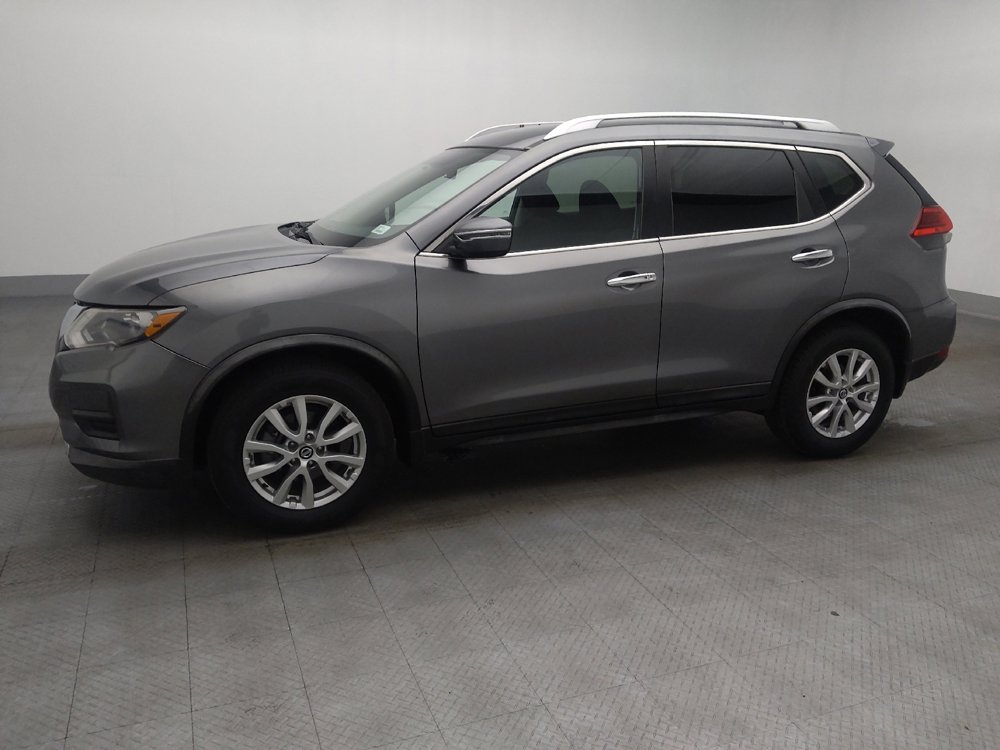 Used 2017 Nissan Rogue SV image 2