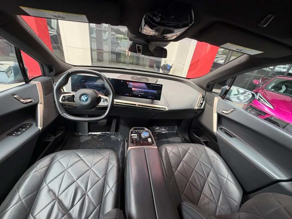 Used 2023 BMW iX xDrive50 w/ Sport Package AWD/4WD image 23