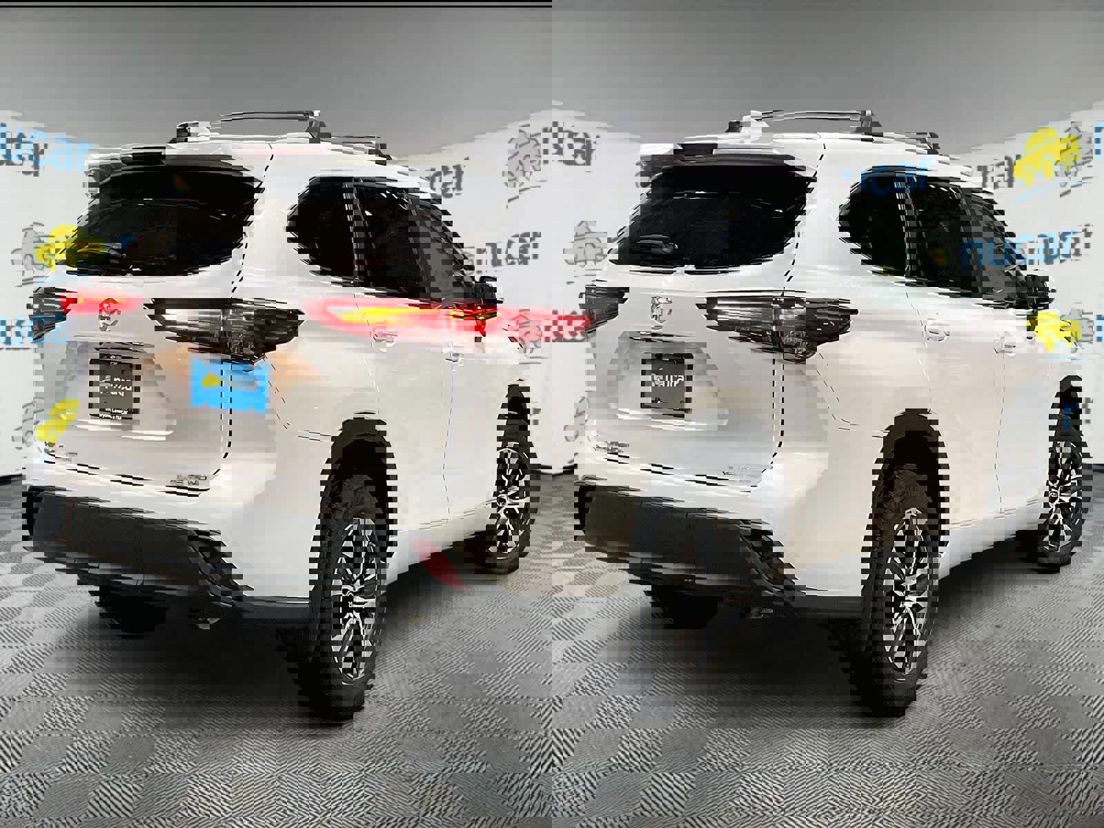 Used 2023 Toyota Highlander XLE image 6