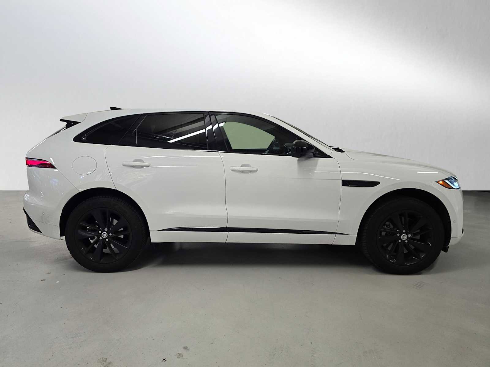 Used 2026 Jaguar F-PACE R-Dynamic S AWD/4WD image 6