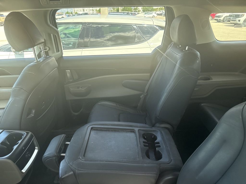 Used 2025 Kia Carnival FWD image 10