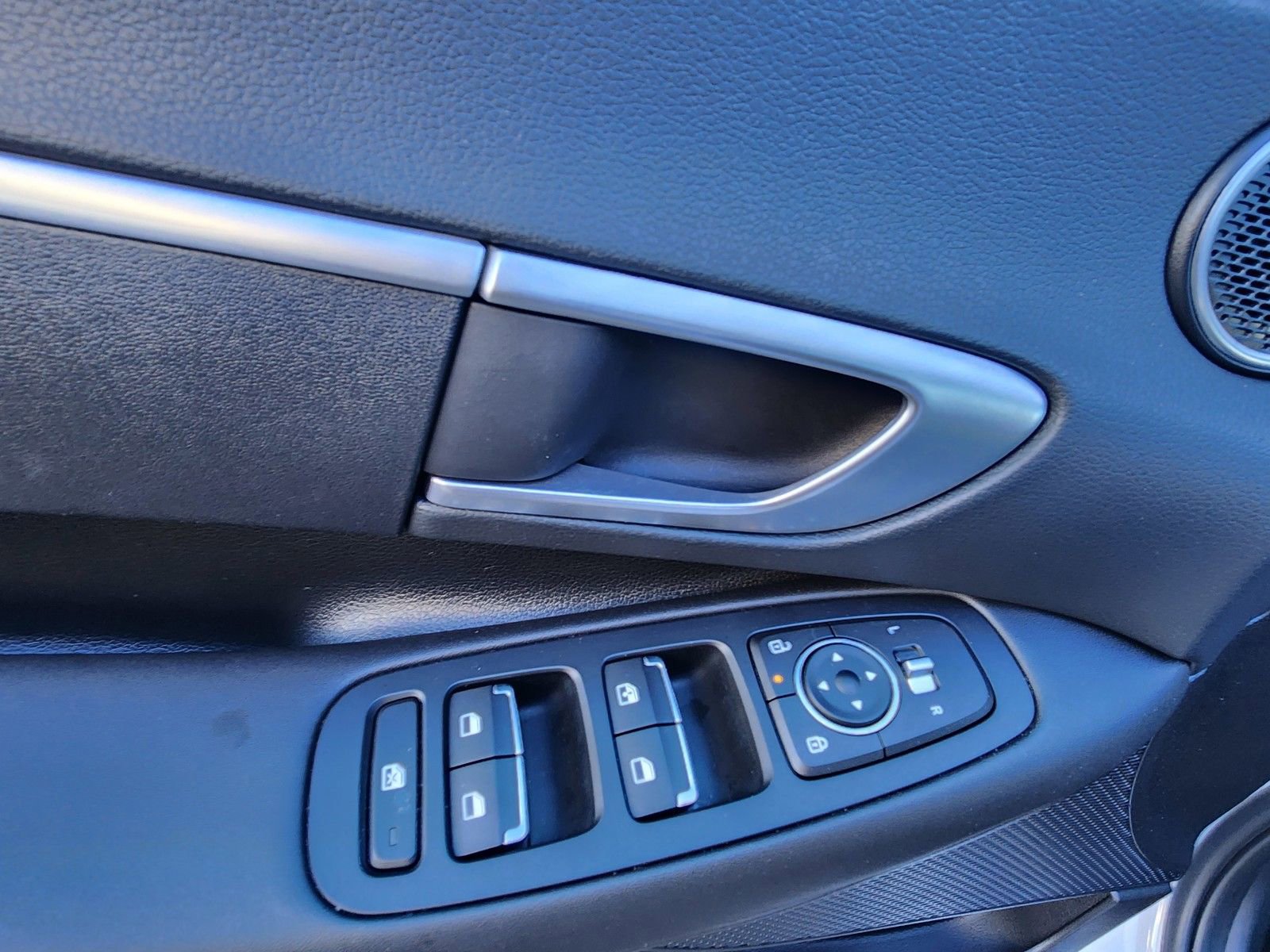 Certified 2025 Hyundai Sonata SE image 9