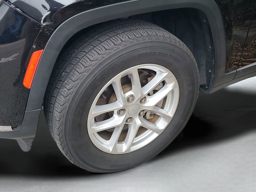 Used 2021 Jeep Grand Cherokee L Laredo w/ Luxury Tech Group I image 33