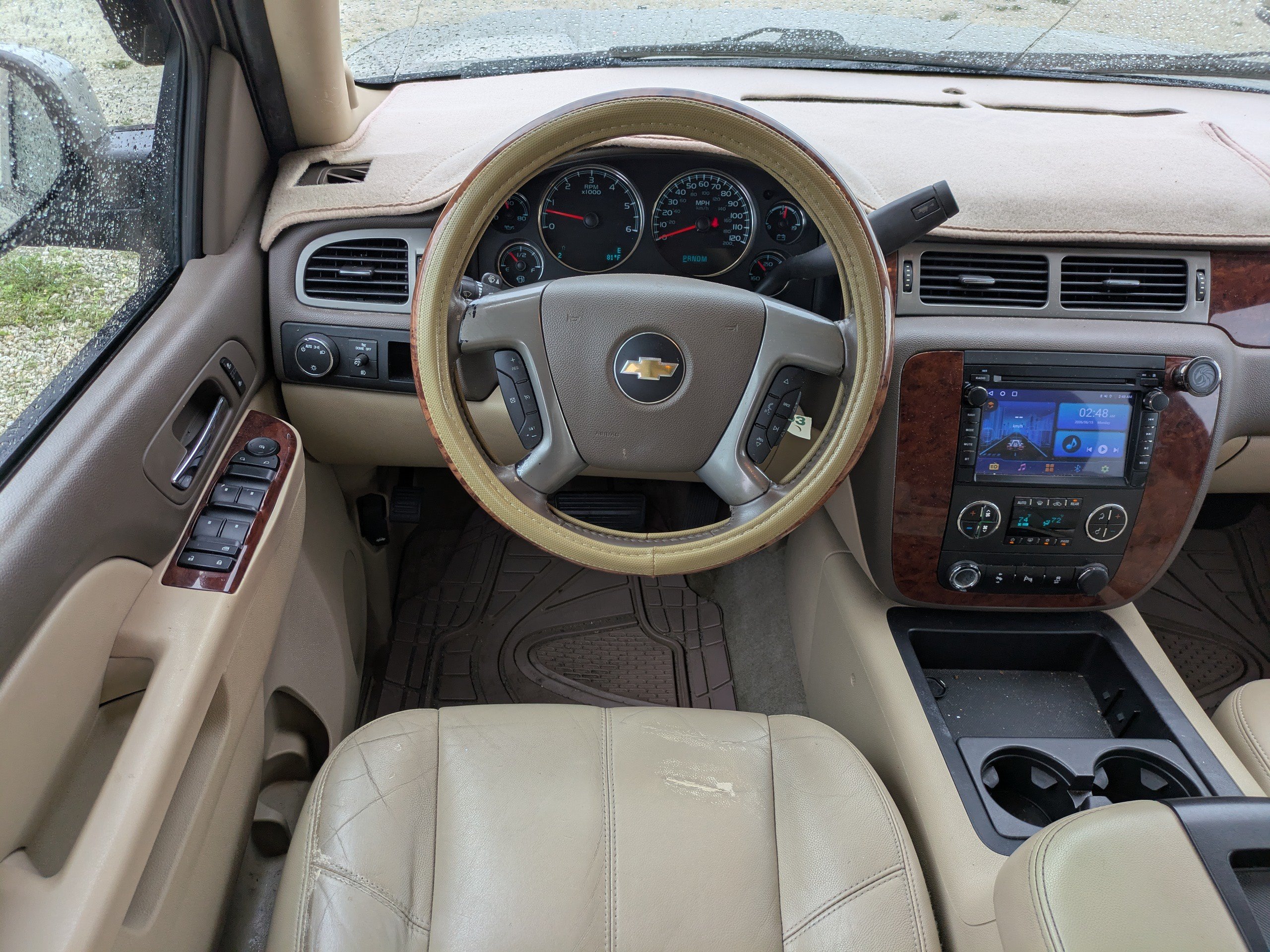 Used 2014 Chevrolet Suburban LT RWD image 16