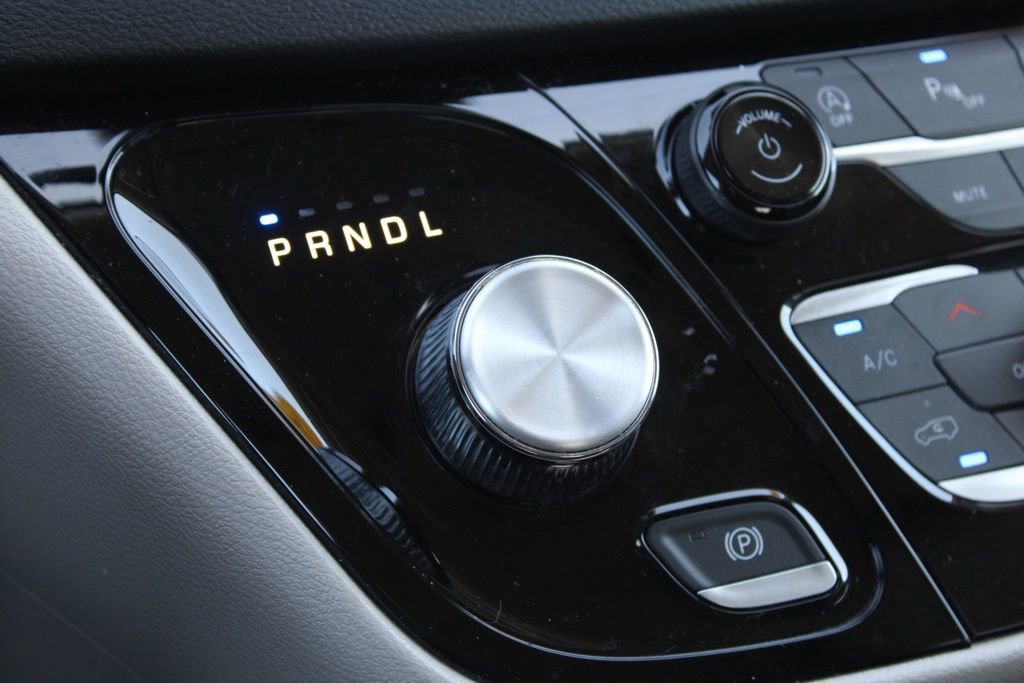 Used 2023 Chrysler Pacifica Touring-L image 39