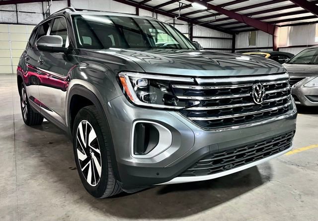 Used 2025 Volkswagen Atlas SE FWD image 1
