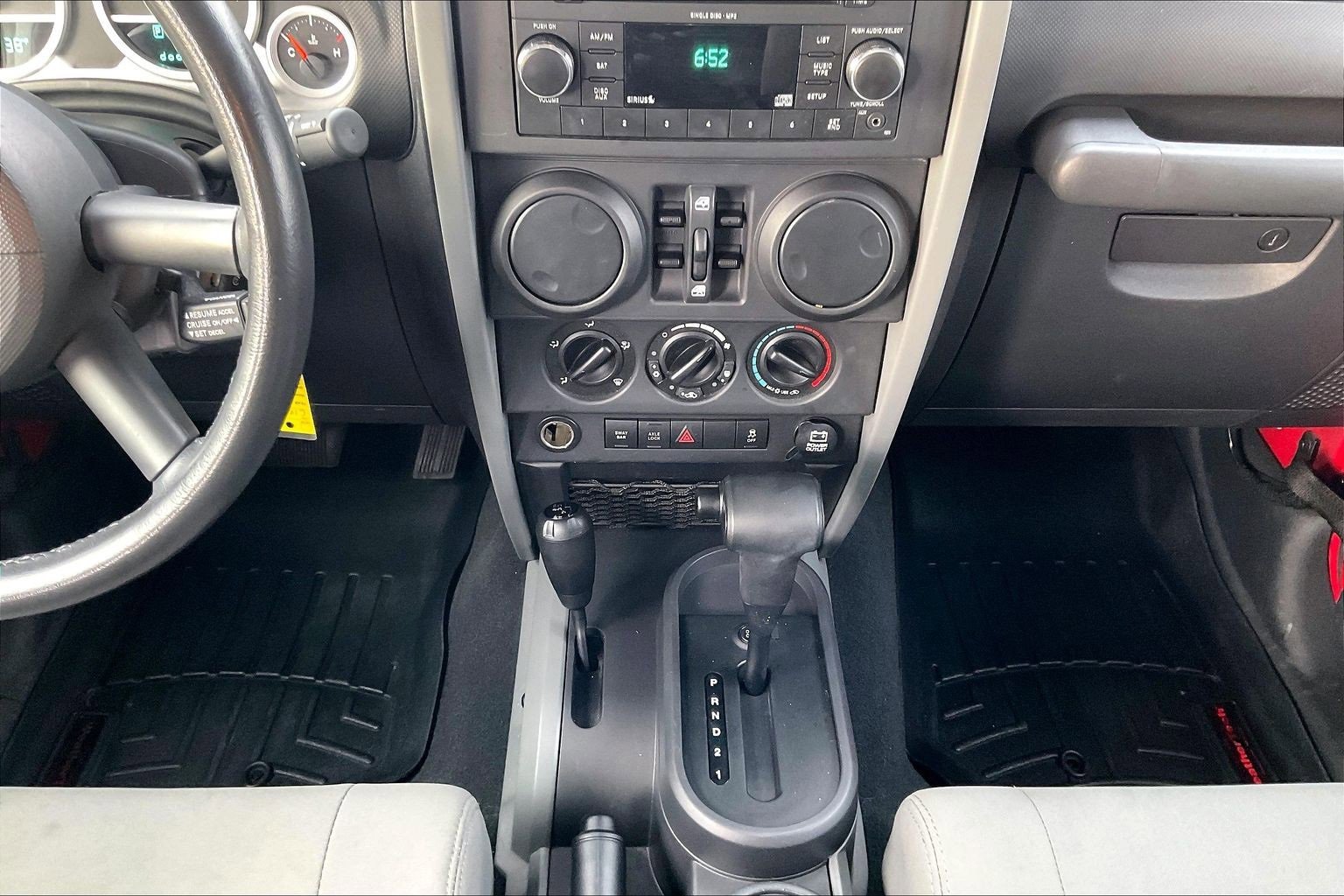 Used 2010 Jeep Wrangler Unlimited Rubicon image 7