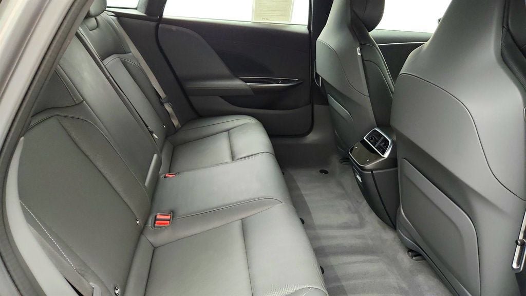 Used 2023 Lucid Air Pure AWD/4WD image 23