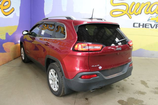 Used 2017 Jeep Cherokee Latitude w/ Cold Weather Group AWD/4WD image 6