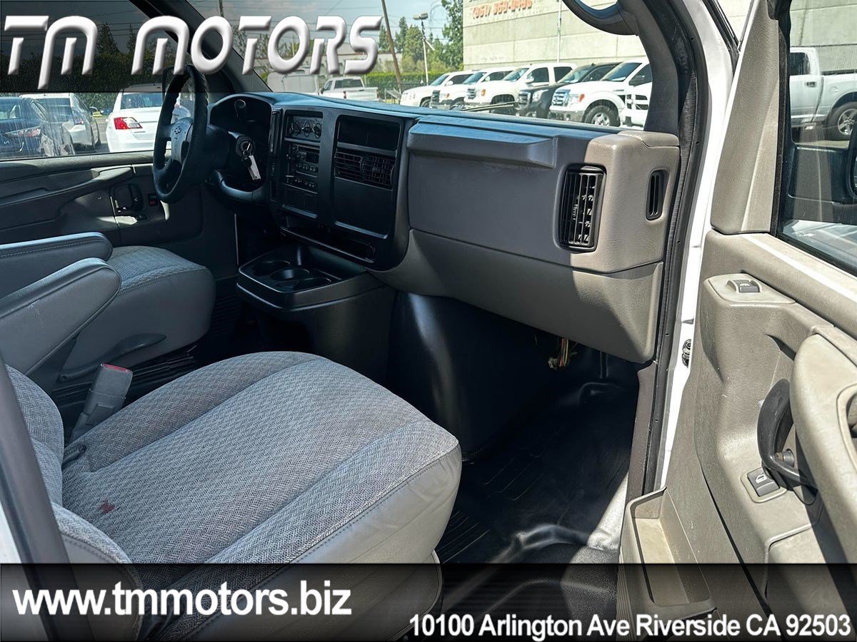 Used 2006 Chevrolet Express 2500 Extended w/ Power and Light Package RWD image 11